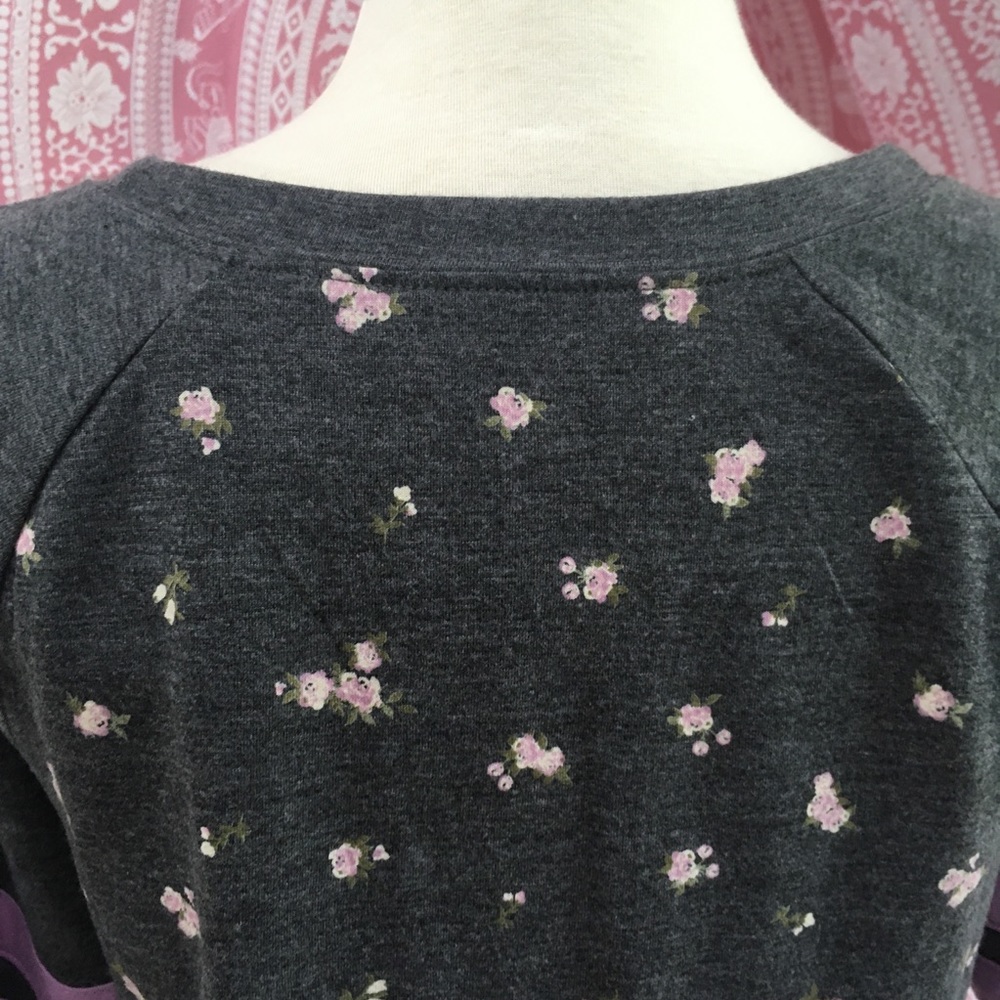 🌷3 Tops for $18 - NWT Arizona Jean Co. Grey Floral Crew Neck Shirt - Picture 8 of 16